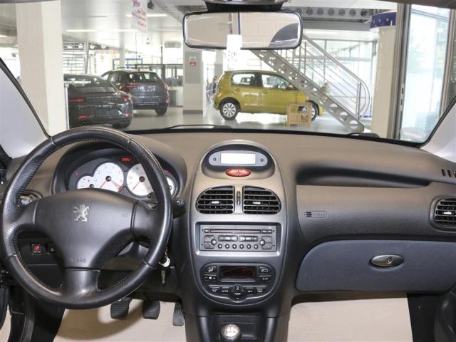 Peugeot 206 CC  für nur 2.650,- € bei Hoffmann Automobile in Wolfsburg kaufen und sofort mitnehmen - Bild 6